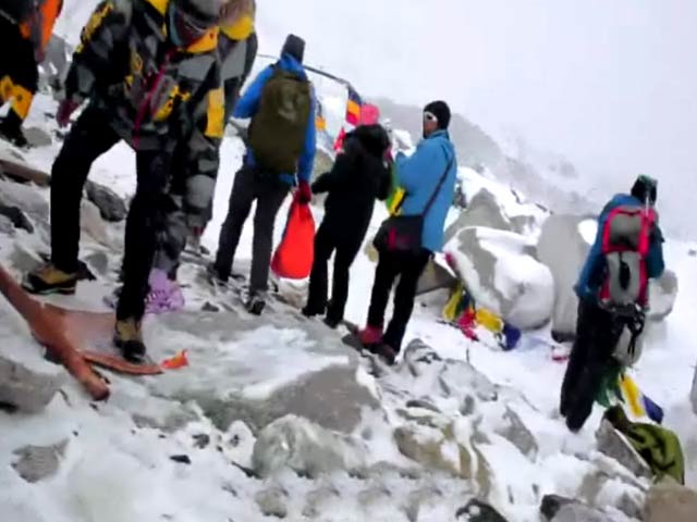 Earthquake Aftershocks on Mount Everest