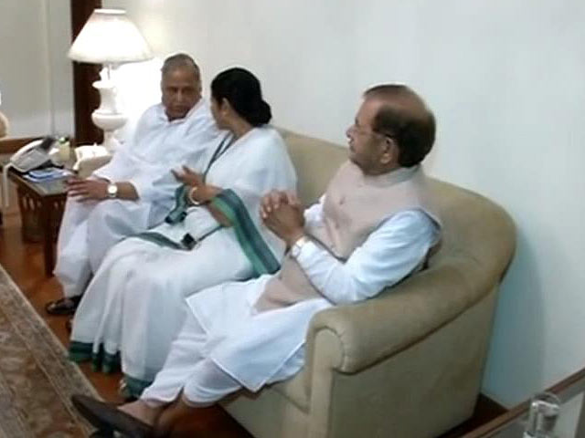 An Anti-BJP 'Chai Pe Charcha' in Delhi, But the Congress Wasn't Invited