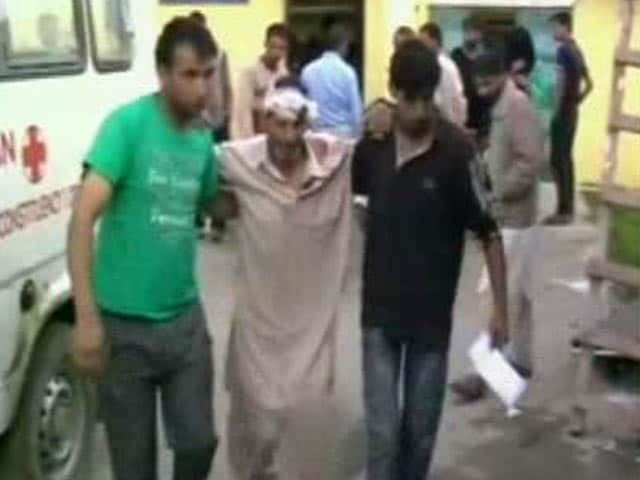 Video : 8 Injured in Grenade Blast at Mosque in Shopian in Jammu and Kashmir