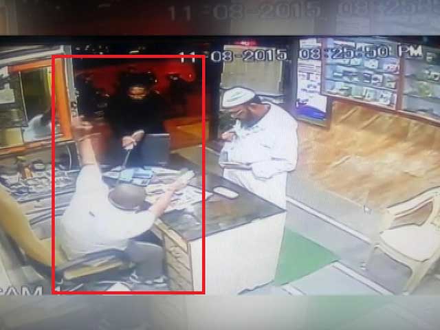 Video : On CCTV, Mumbai Shopkeeper Attacked With Sword, Customer Saved Him