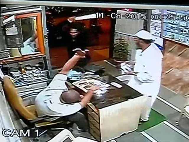 When a Swordsman Attacked, a Mumbai Tailor Turned Into Superhero