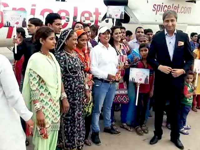 On a Plane With NDTV's Ravish Kumar, 60 First-Time Fliers