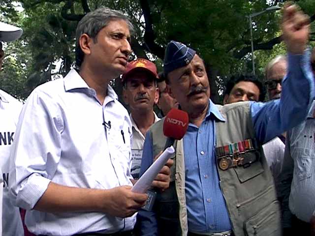 प्राइम टाइम : ‘एक रैंक-एक पेंशन’ की मांग में कहां फंसा है पेंच?