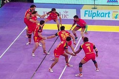 Pro Kabaddi League: Bengaluru Bulls Inch Closer to Semis With Crushing Win Over Dabang Delhi Pro Kabaddi League: Bengaluru Bulls Inch Closer to Semis With Crushing Win Over Dabang Delhi