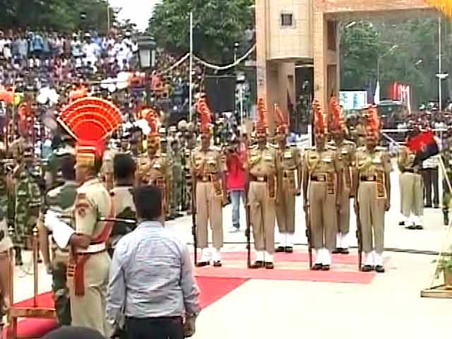 वाघा बॉर्डर पर खूब धूम-धाम से मना आज़ादी का जश्न