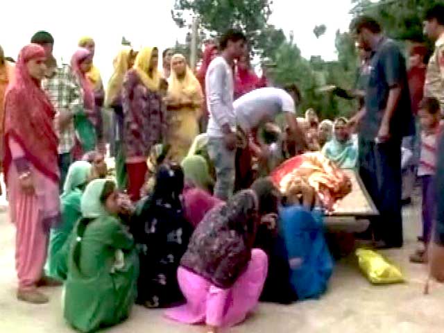 Videos : जम्मू-कश्मीर : पाकिस्तान की ओर से लगातार जारी फायरिंग में छह लोगों की मौत