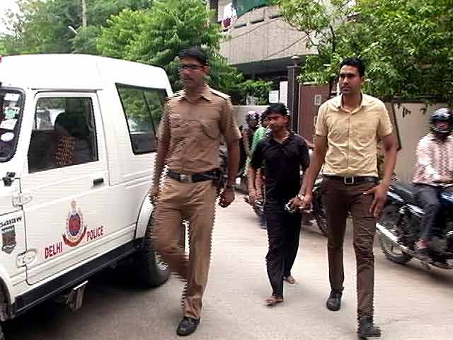 दिल्ली में कथित बलात्कार के आरोप में 'आप' नेता गिरफ्तार