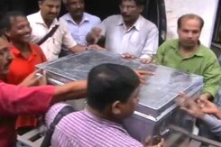 पश्चिम बंगाल में नगर निगम के इंजीनियर के घर से मिले 20 करोड़ पश्चिम बंगाल में नगर निगम के इंजीनियर के घर से मिले 20 करोड़