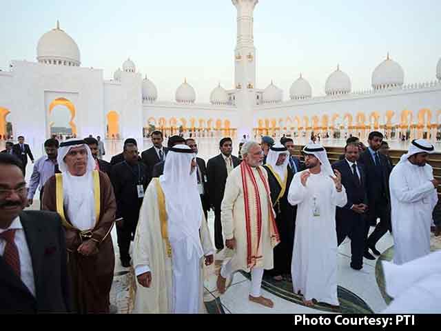 On Day 1 in UAE, PM Modi Visits Iconic Mosque, Meets Indian Workers