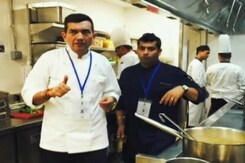 अबु धाबी में शेफ संजीव कपूर ने तैयार की पीएम मोदी के लिए स्पेशल थाली अबु धाबी में शेफ संजीव कपूर ने तैयार की पीएम मोदी के लिए स्पेशल थाली