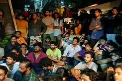 FTII Director Held Captive by Students, Released After a Few Hours FTII Director Held Captive by Students, Released After a Few Hours
