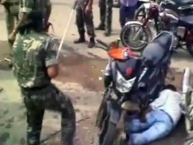 Videos : कांग्रेस का बंगाल बंद, गुस्से में सांसद ने शर्ट फाड़ी