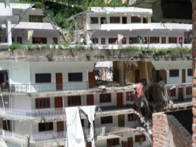 Video : Landslide In Kullu Near Manikaran Sahib Gurdwara, Many Feared Trapped