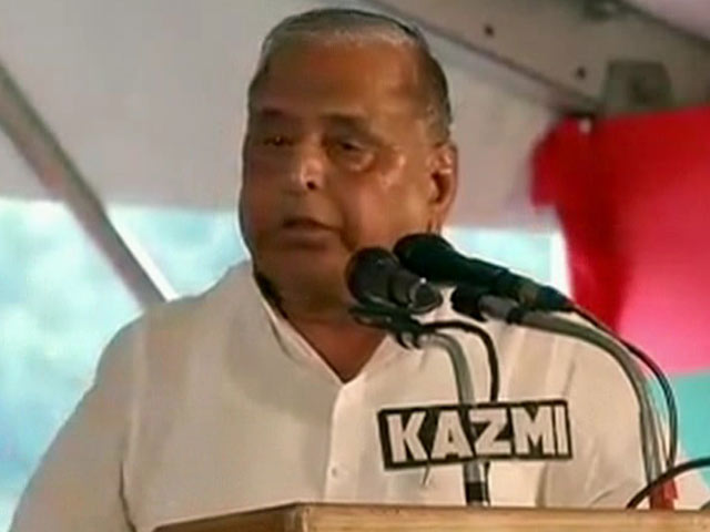 'क्या चार लोग किसी का रेप कर सकते हैं', मुलायम का बेतुका बयान