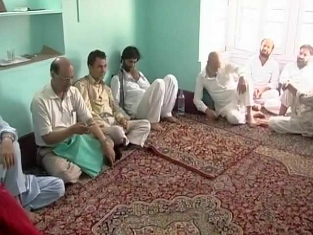 Both India and Pak Toughen Stand on Meeting Separatists