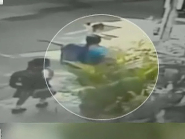 बेंगलुरु : सीसीटीवी की मदद से दो चेन स्नैचर गिरफ्तार, 23 केस सुलझाने का दावा बेंगलुरु : सीसीटीवी की मदद से दो चेन स्नैचर गिरफ्तार, 23 केस सुलझाने का दावा