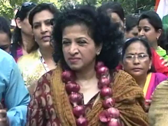 प्याज़ के दाम में लगी आग से राजनीतिक दलों की उम्मीदों को परवाज़