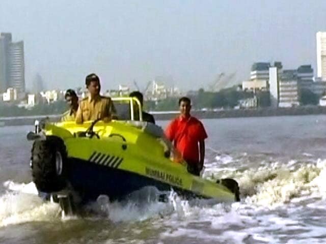मुंबई में समुद्र तटीय सुरक्षा के लिए तैनात सैकड़ों पुलिस कर्मी नहीं जानते तैरना!