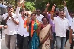 Bengaluru Sticks With BJP, PM Tweets 'Hat-trick' Bengaluru Sticks With BJP, PM Tweets 'Hat-trick'