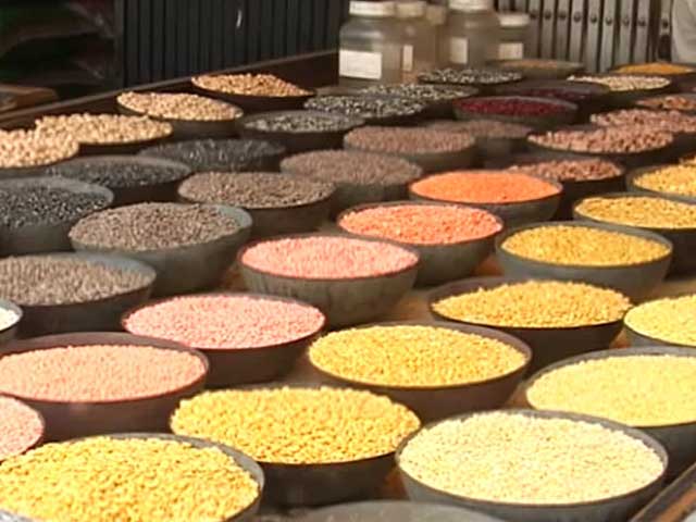 थाली से गायब दाल, आसमान छूते दाल के भाव