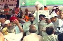 'वन रैंक वन पेंशन' का ऐलान जल्द, रक्षा मंत्री से मिले पूर्व सैनिक 'वन रैंक वन पेंशन' का ऐलान जल्द, रक्षा मंत्री से मिले पूर्व सैनिक