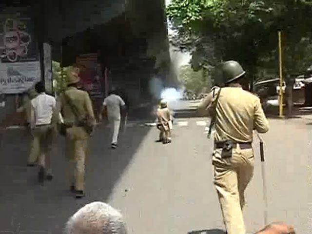 Clashes Erupt in Surat, Watch NDTV's Special Report