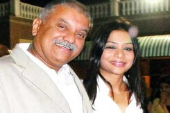 हत्या की गुत्थी उलझी : हत्या के आरोप में इंद्राणी मुखर्जी गिरफ्तार हत्या की गुत्थी उलझी : हत्या के आरोप में इंद्राणी मुखर्जी गिरफ्तार