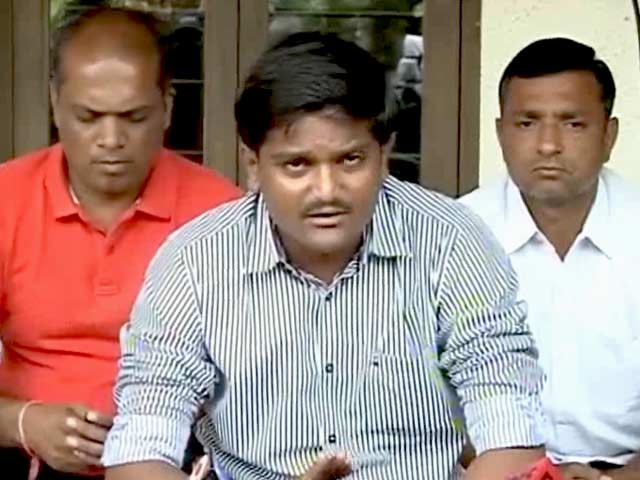 आरक्षण का बवाल : हार्दिक पटेल की शांति बनाए रखने की अपील