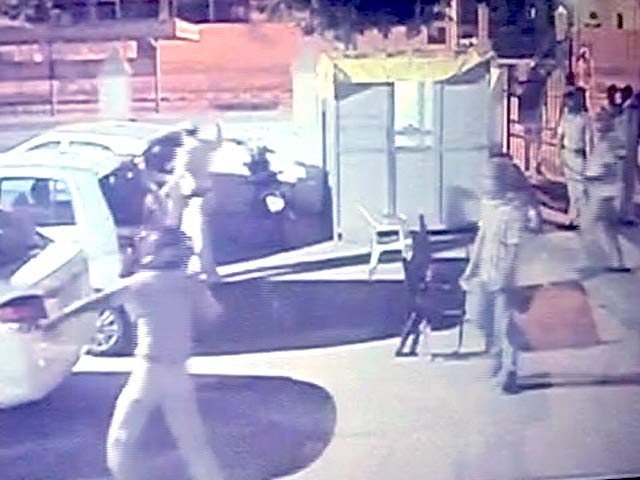 पटेल आंदोलन के दौरान गुजरात पुलिस की तोड़फोड़ सीसीटीवी में कैद