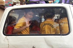 Delhi's Dangerous School Vans: Children Forced to Sit on CNG Cylinders Delhi's Dangerous School Vans: Children Forced to Sit on CNG Cylinders