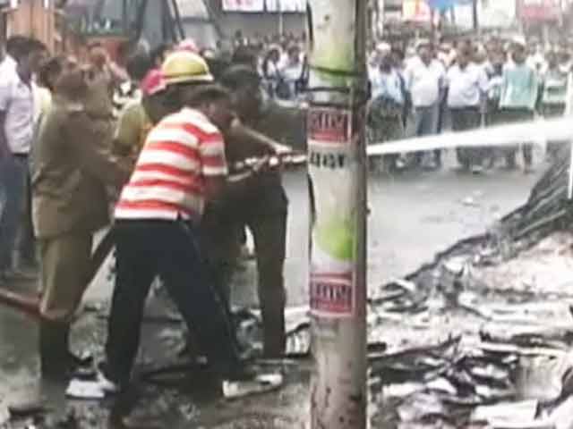 हल्द्वानी में स्कूल यूनिफॉर्म की दुकान में भीषण आग, तीन करोड़ के कपड़े खाक