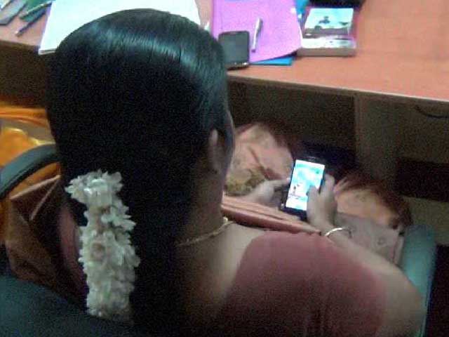 Tamil Nadu Officer Caught Playing Candy Crush on Phone at Farmers' Meet