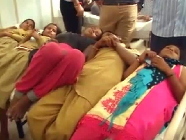 Videos : मिड डे मील खाकर 50 बच्चे बीमार, खाने के सैंपल लिए गए, जांच जारी