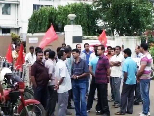 इंडिया 7 बजे : मजदूर संगठनों की हड़ताल, देशभर में दिखा मिला-जुला असर