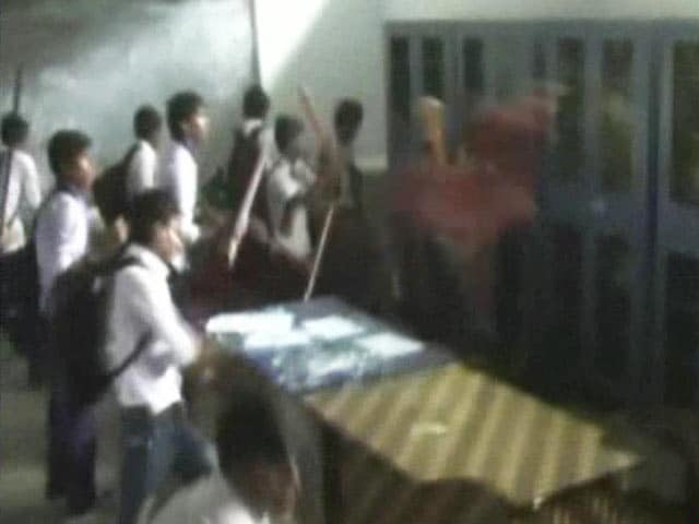 Video : Students in Uniform Run Riot in West Bengal School, Beat Up Teacher
