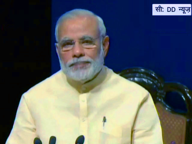 मां जन्म देती है, गुरु जीवन देता है : बच्चों से बोले पीएम मोदी