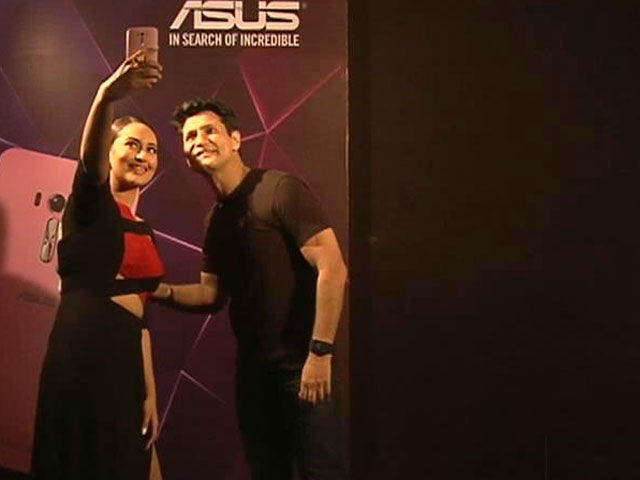 Sonakshi's 'Zelfie' Phone