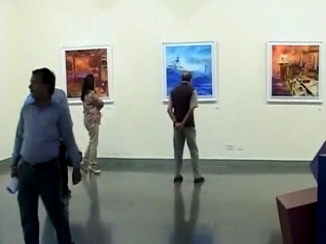 लखनऊ में जन्माष्टमी के मौक़े पर लगी कृष्ण और नारी विषय पर प्रदर्शनी