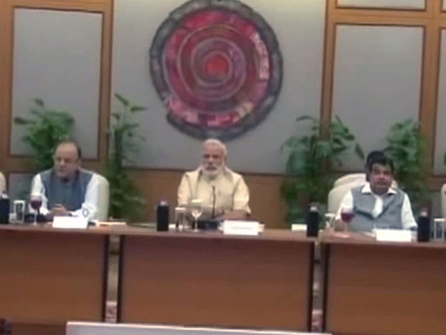 उद्योगपतियों से मिले पीएम मोदी, अर्थव्यवस्था पर हुआ मंथन