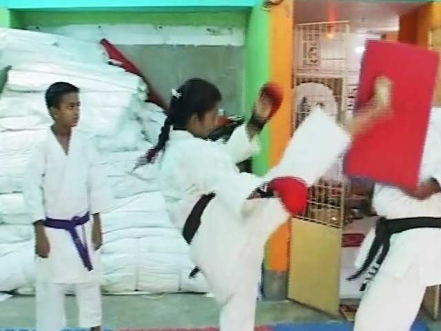 Video : Karate Girl Takes Down Would-Be Molesters With Well-Aimed Kicks