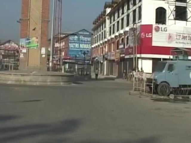 बीफ़ बैन के खिलाफ अलगाववादियों का जम्‍मू-कश्‍मीर बंद, सुरक्षा व्‍यवस्‍था कड़ी