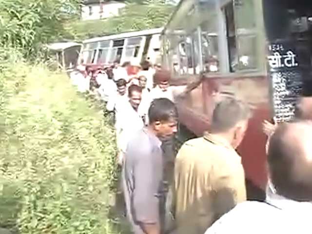 हिमाचल में पटरी से उतरी टॉय ट्रेन, दो विदेशियों की मौत