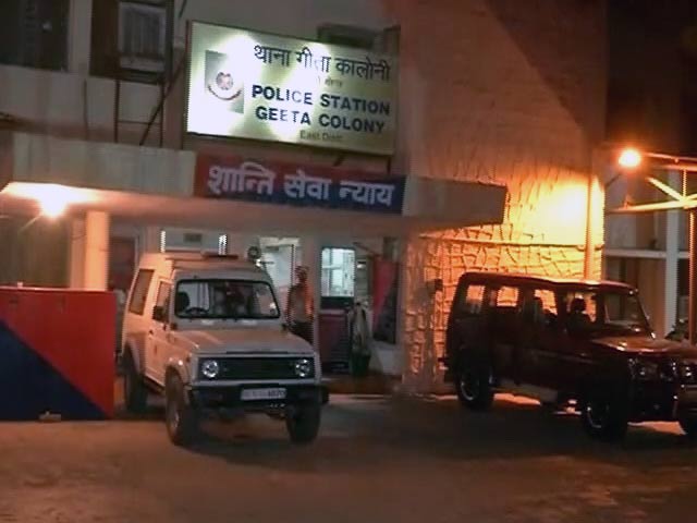 गीता कालोनी फ्लाईओवर पर करीब 18 लाख की लूट