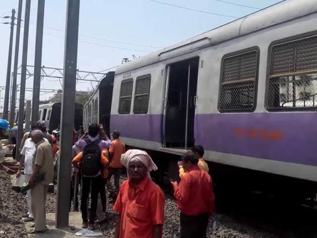 मुंबई : फिर पटरी से उतरी लोकल ट्रेन, रेलवे यातायात प्रभावित