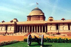 मच्छर पनपने पर राष्ट्रपति भवन को नोटिस, गृह मंत्रालय का कटा चालान मच्छर पनपने पर राष्ट्रपति भवन को नोटिस, गृह मंत्रालय का कटा चालान