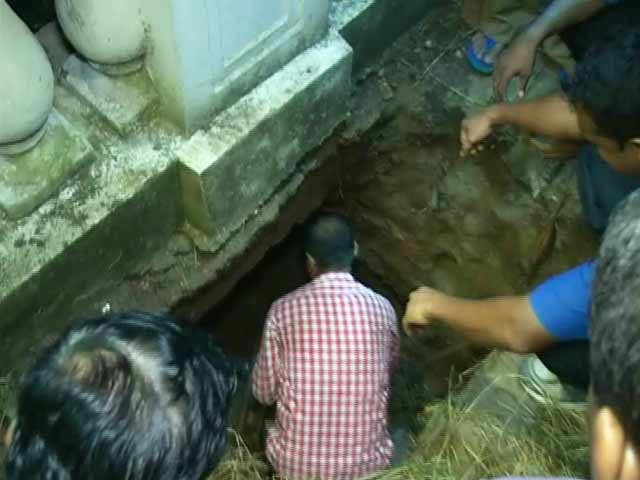 A Secret Tunnel in Heart of Kolkata, Police Blames Drug Addicts