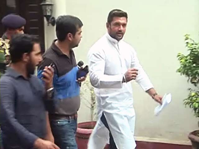 एलजेपी ने उतारा नया प्रिंस, पासवान के भतीजे को टिकट