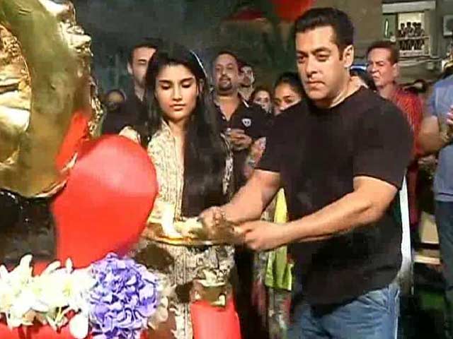 Bollywood Celebrates Ganpati Visarjan