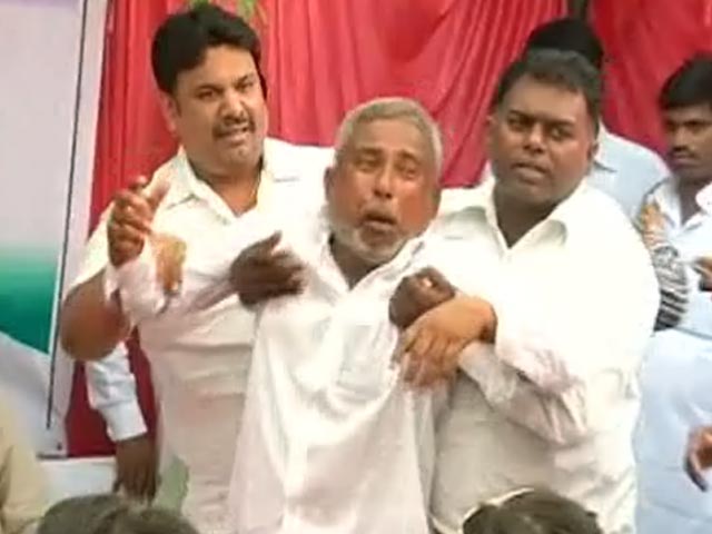 टिकट बंटवारे से नाख़ुश कुशवाहा, प्रेस कांफ्रेंस के दौरान हंगामा