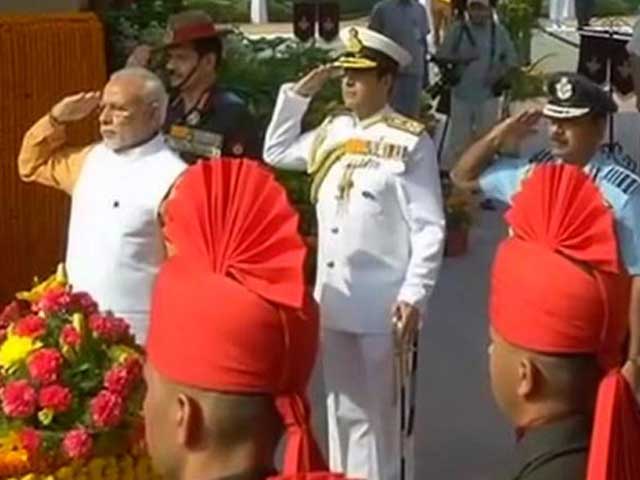 शौर्यांजलि कार्यक्रम में शहीदों को श्रद्धांजलि देने पहुंचे पीएम मोदी